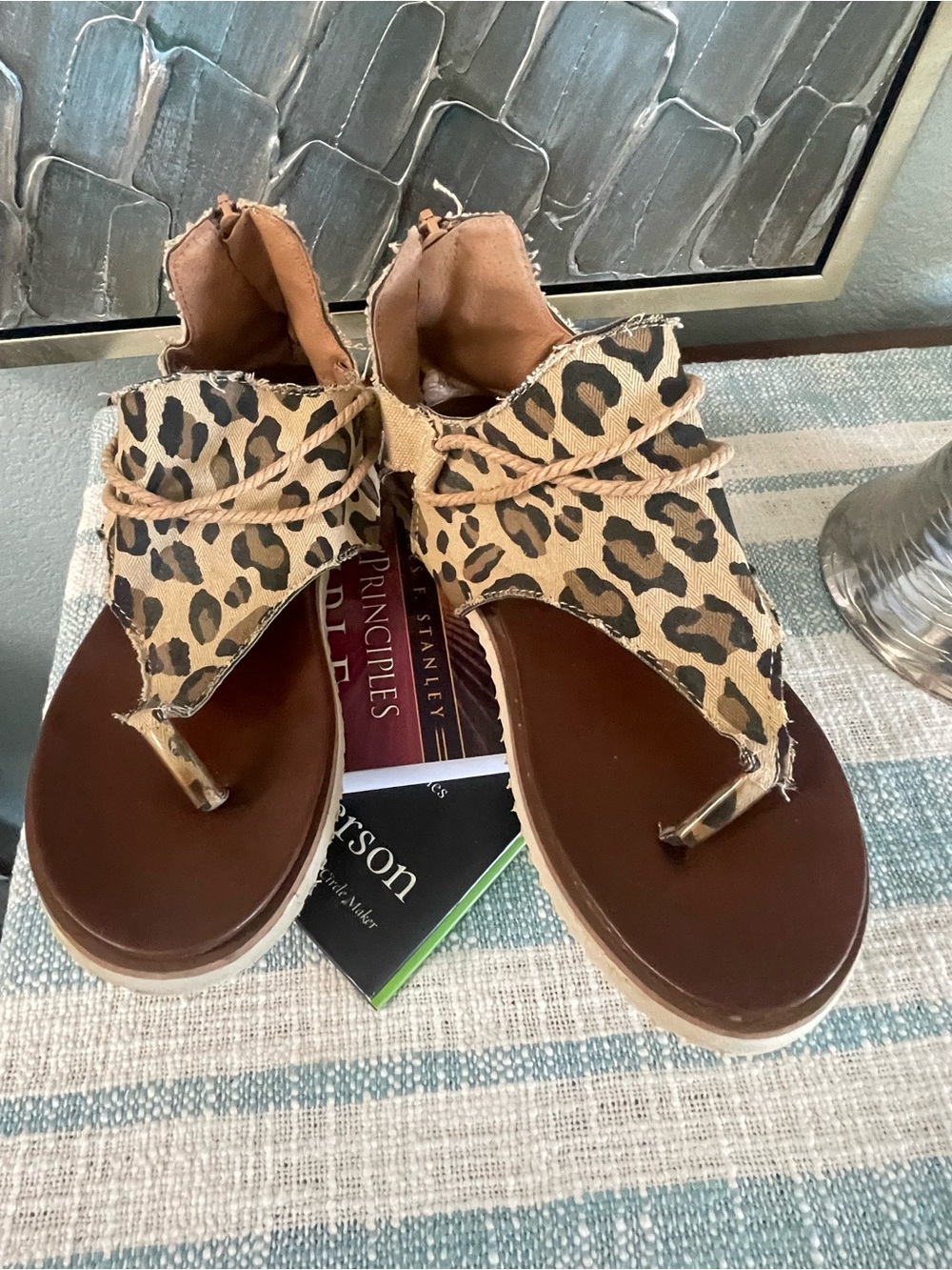 Very G Sparta Tan Cheetah Pattern Thong With Rope Accent T Strap SZ 8